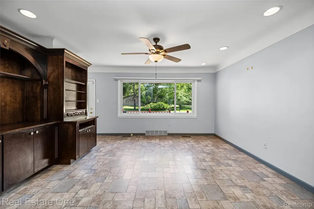 6740 Brockhurst Boulevard West Bloomfield Charter Township MI 48322