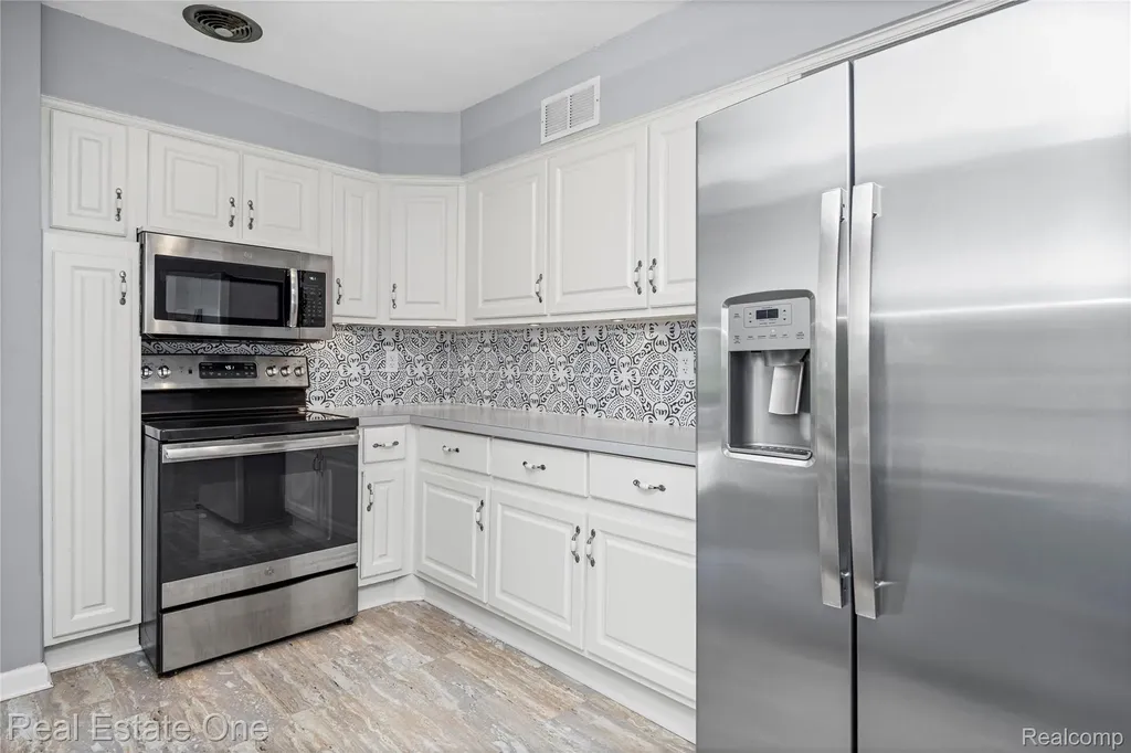 6740 Brockhurst Boulevard West Bloomfield Charter Township MI 48322