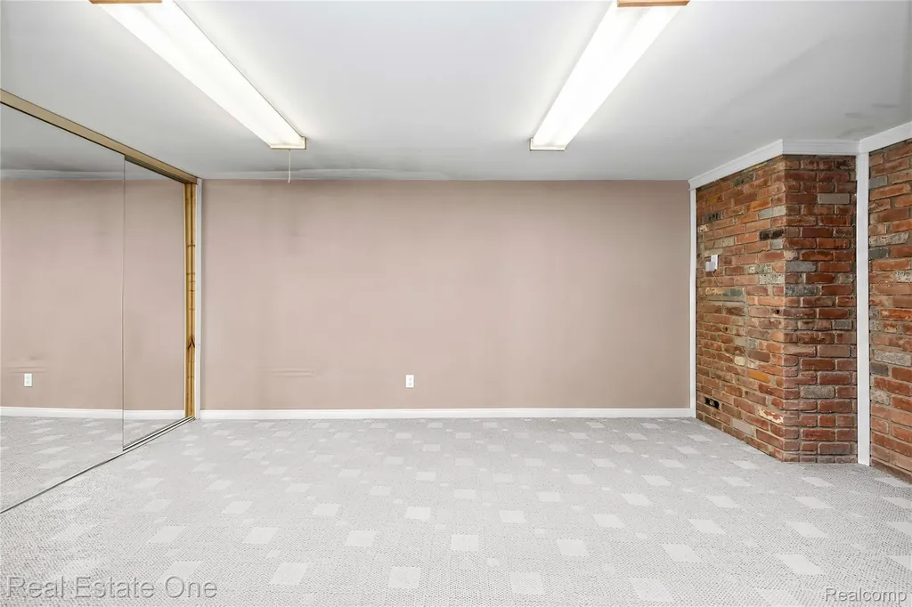 6740 Brockhurst Boulevard West Bloomfield Charter Township MI 48322