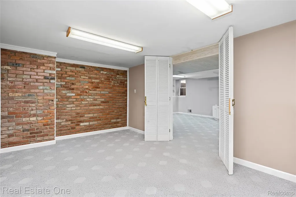 6740 Brockhurst Boulevard West Bloomfield Charter Township MI 48322