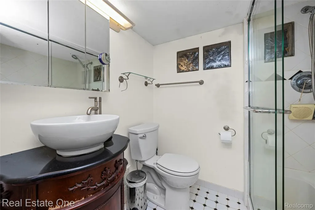 6740 Brockhurst Boulevard West Bloomfield Charter Township MI 48322