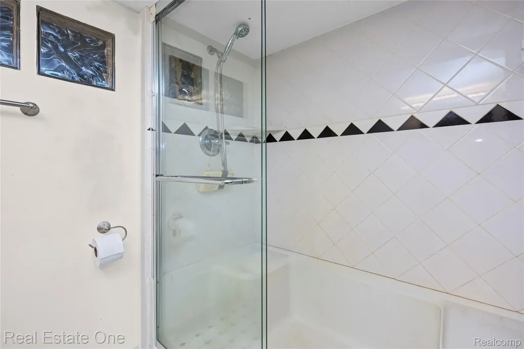 6740 Brockhurst Boulevard West Bloomfield Charter Township MI 48322