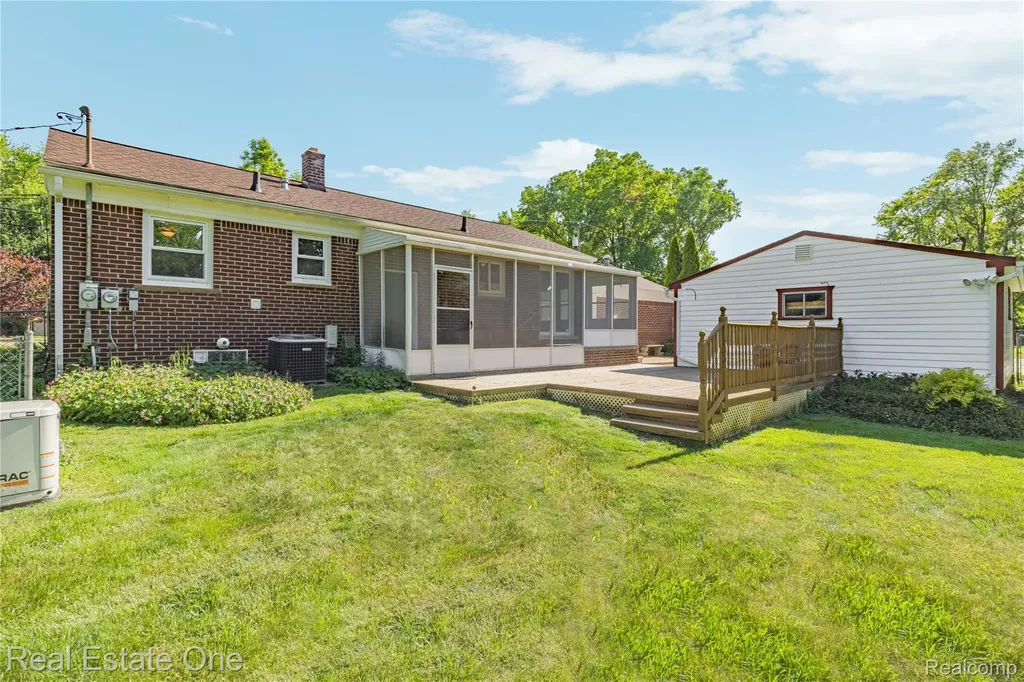 6740 Brockhurst Boulevard West Bloomfield Charter Township MI 48322