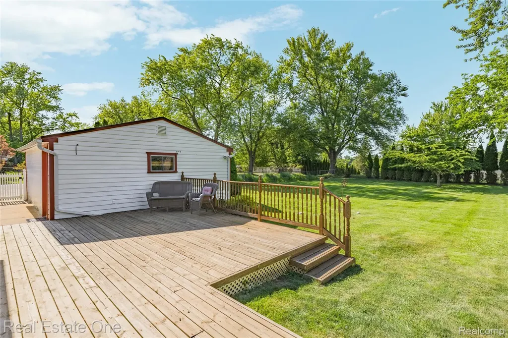 6740 Brockhurst Boulevard West Bloomfield Charter Township MI 48322