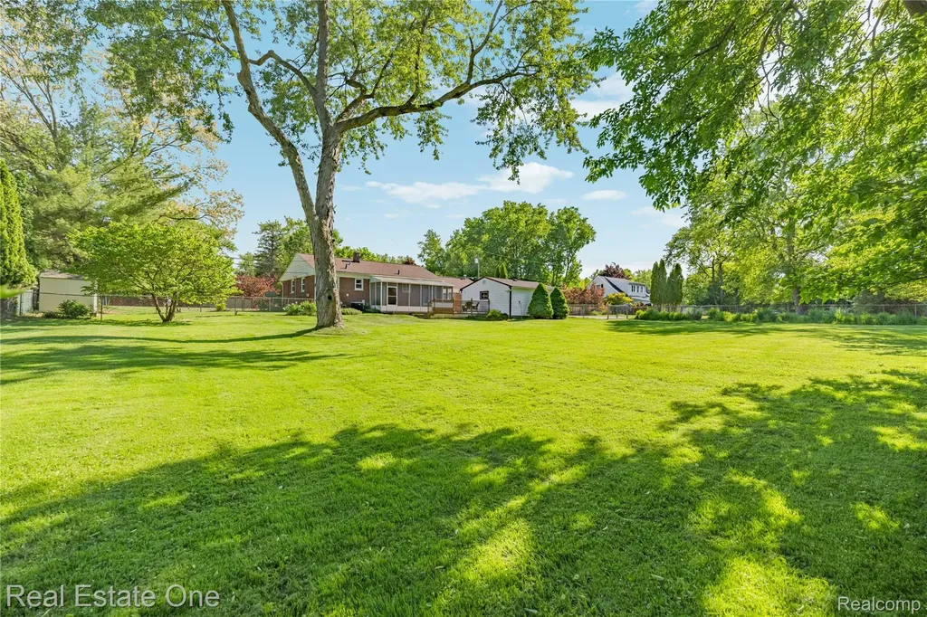 6740 Brockhurst Boulevard West Bloomfield Charter Township MI 48322