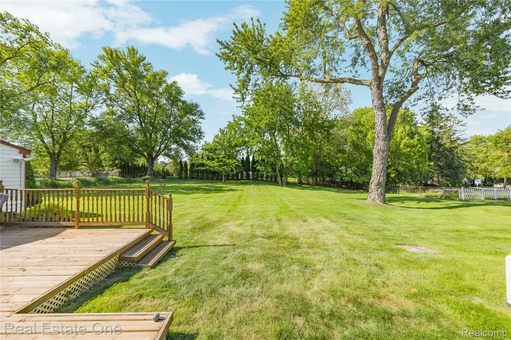 6740 Brockhurst Boulevard West Bloomfield Charter Township MI 48322