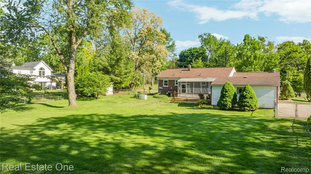 6740 Brockhurst Boulevard West Bloomfield Charter Township MI 48322