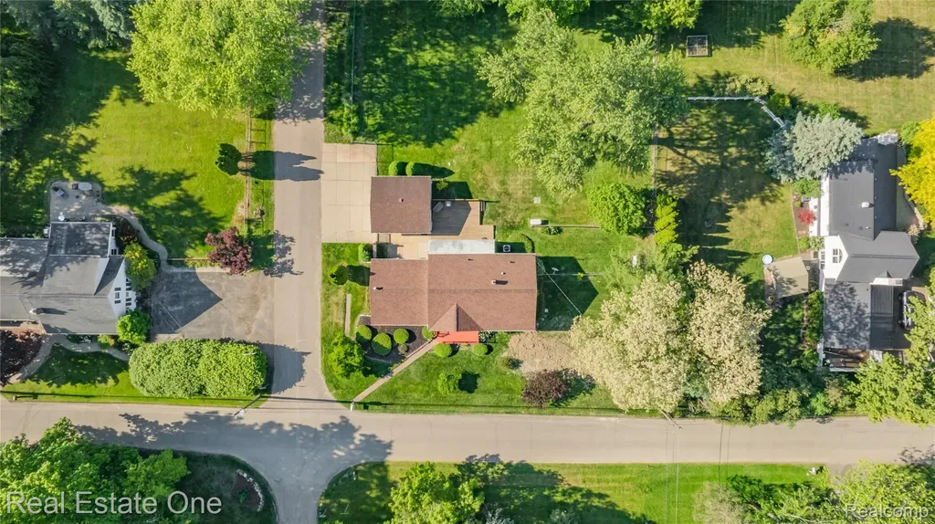 6740 Brockhurst Boulevard West Bloomfield Charter Township MI 48322
