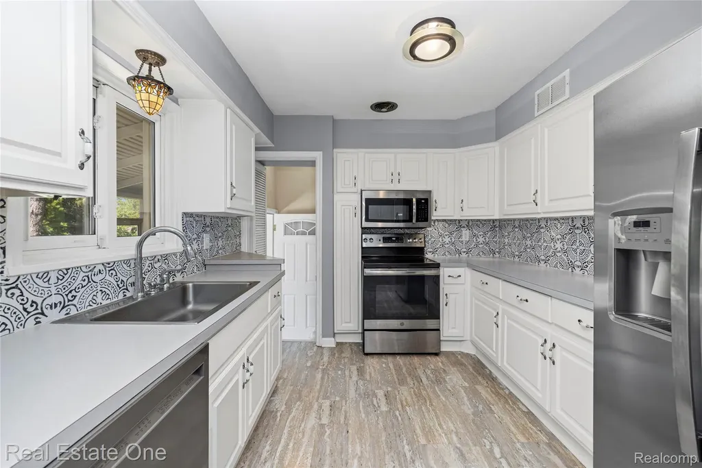 6740 Brockhurst Boulevard West Bloomfield Charter Township MI 48322