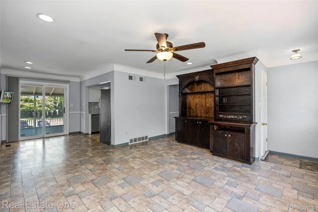 6740 Brockhurst Boulevard West Bloomfield Charter Township MI 48322