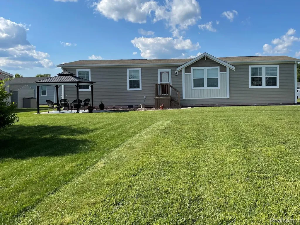 11112 Hickory Tree Court Green Oak Township MI 48178