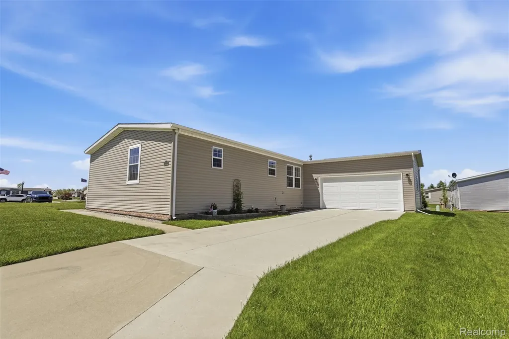 11112 Hickory Tree Court Green Oak Township MI 48178
