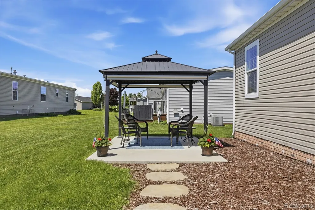 11112 Hickory Tree Court Green Oak Township MI 48178