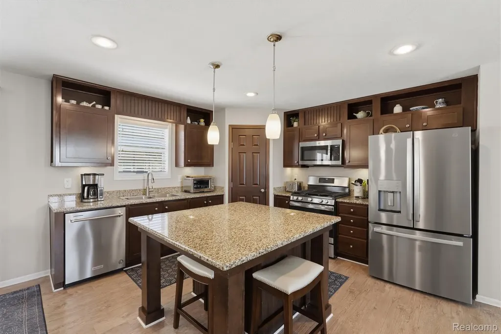 11112 Hickory Tree Court Green Oak Township MI 48178