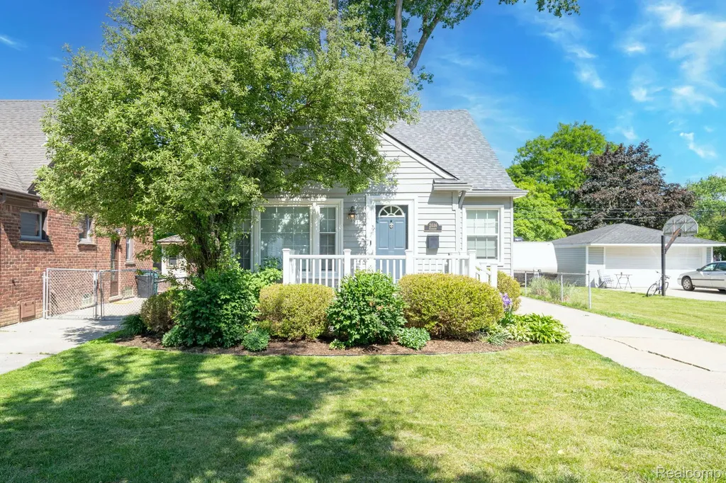 2036 Gardner Avenue Berkley City MI 48072