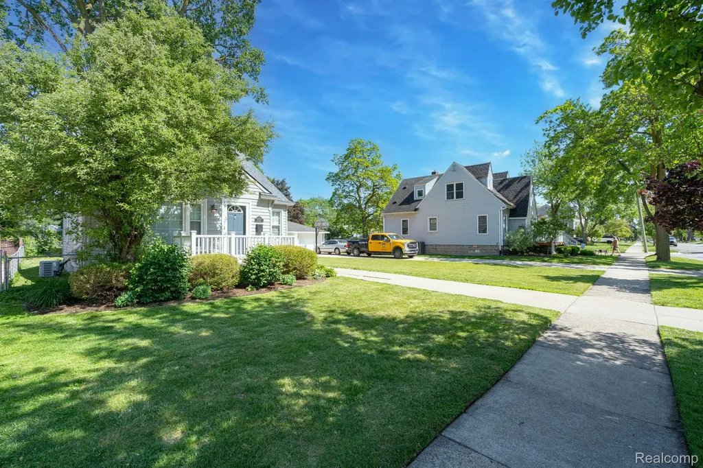 2036 Gardner Avenue Berkley City MI 48072