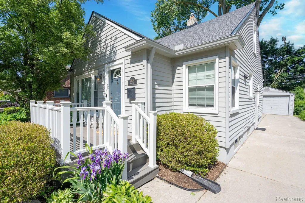 2036 Gardner Avenue Berkley City MI 48072