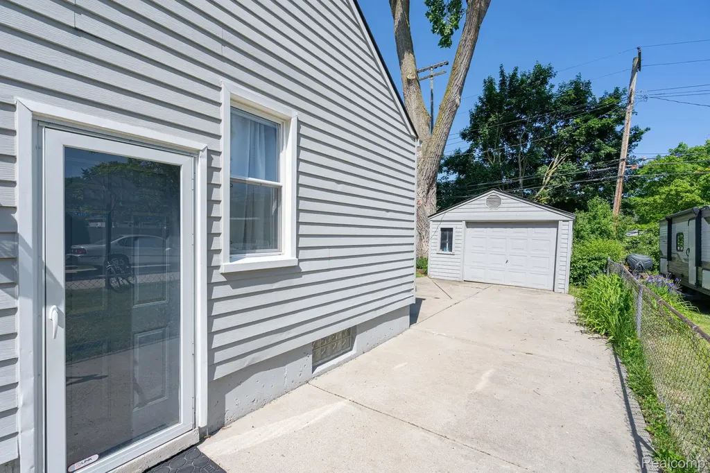 2036 Gardner Avenue Berkley City MI 48072