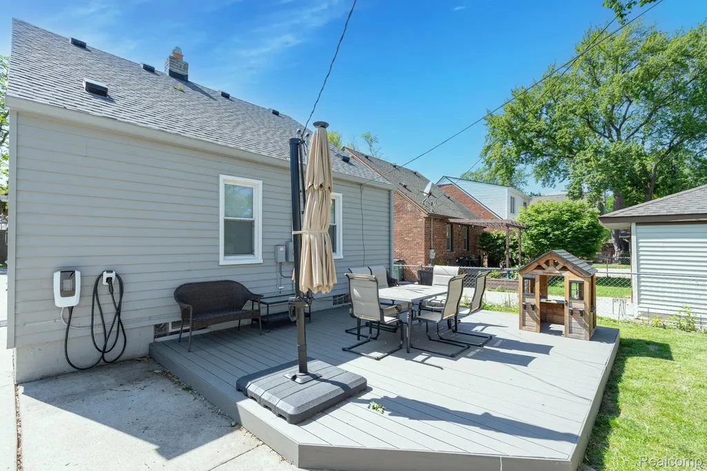 2036 Gardner Avenue Berkley City MI 48072
