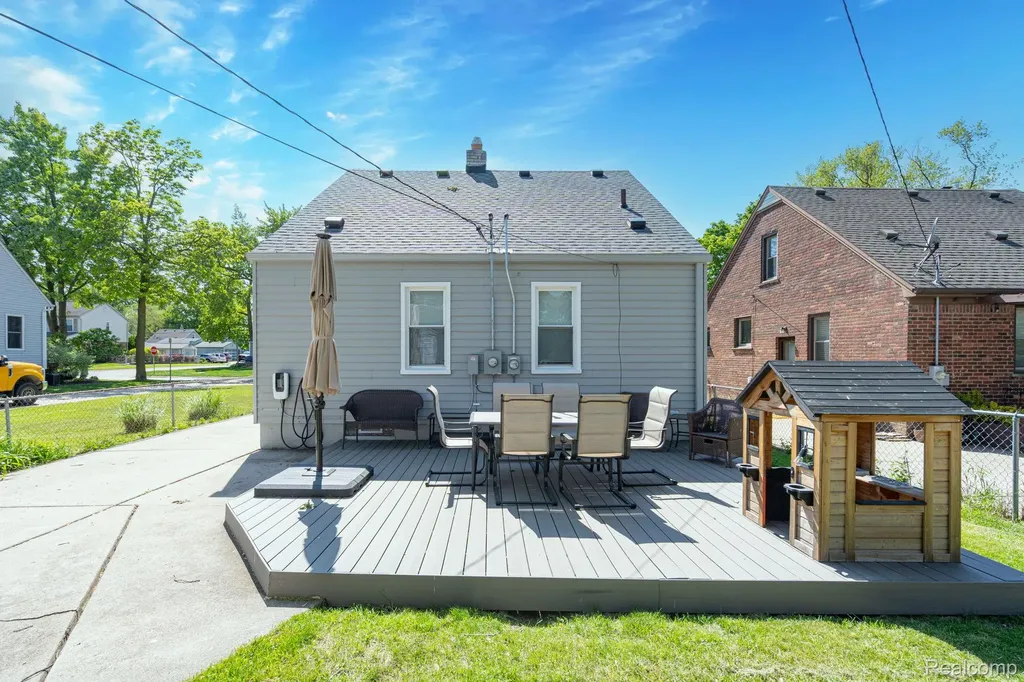 2036 Gardner Avenue Berkley City MI 48072