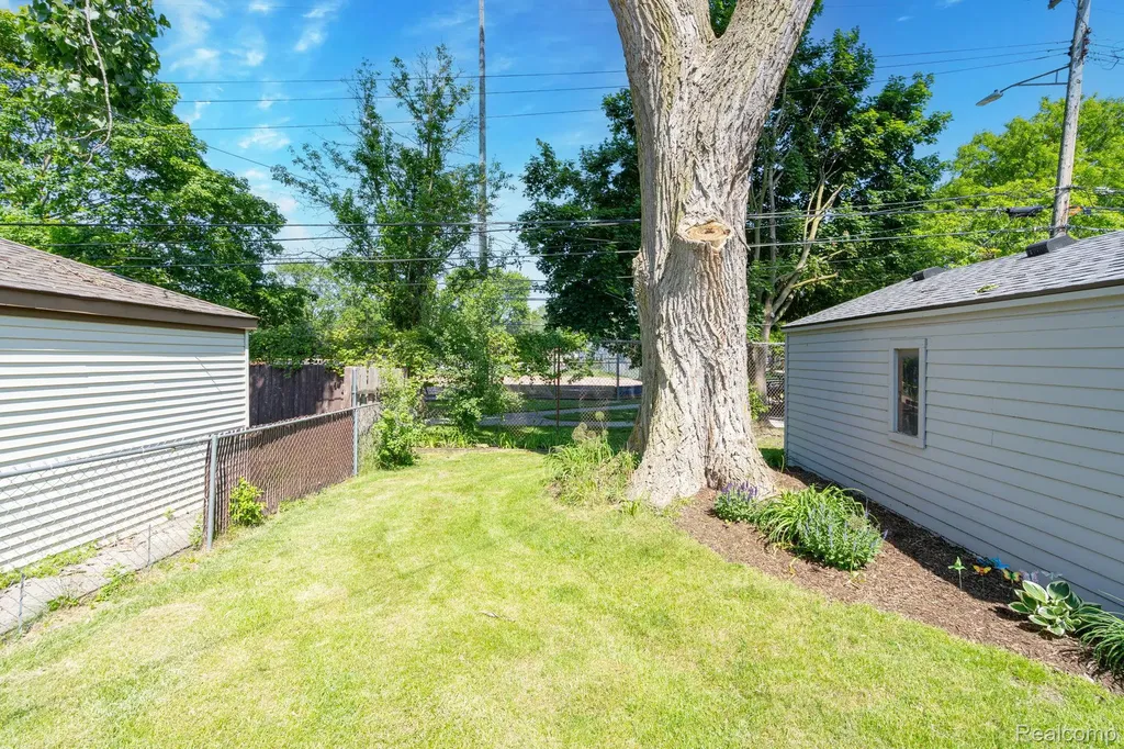 2036 Gardner Avenue Berkley City MI 48072