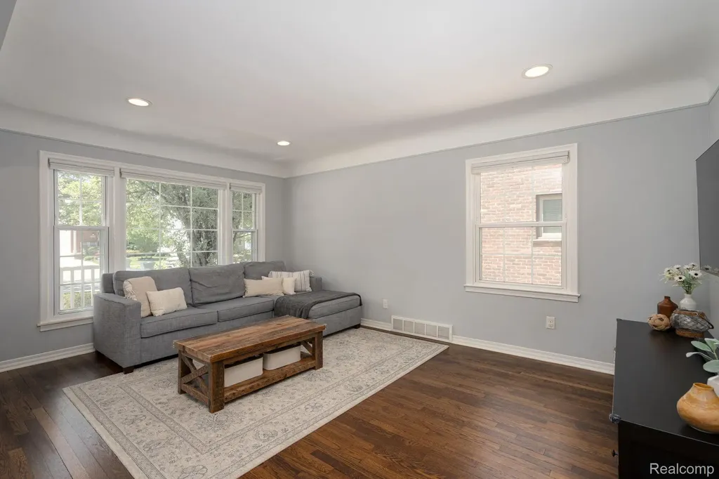 2036 Gardner Avenue Berkley City MI 48072