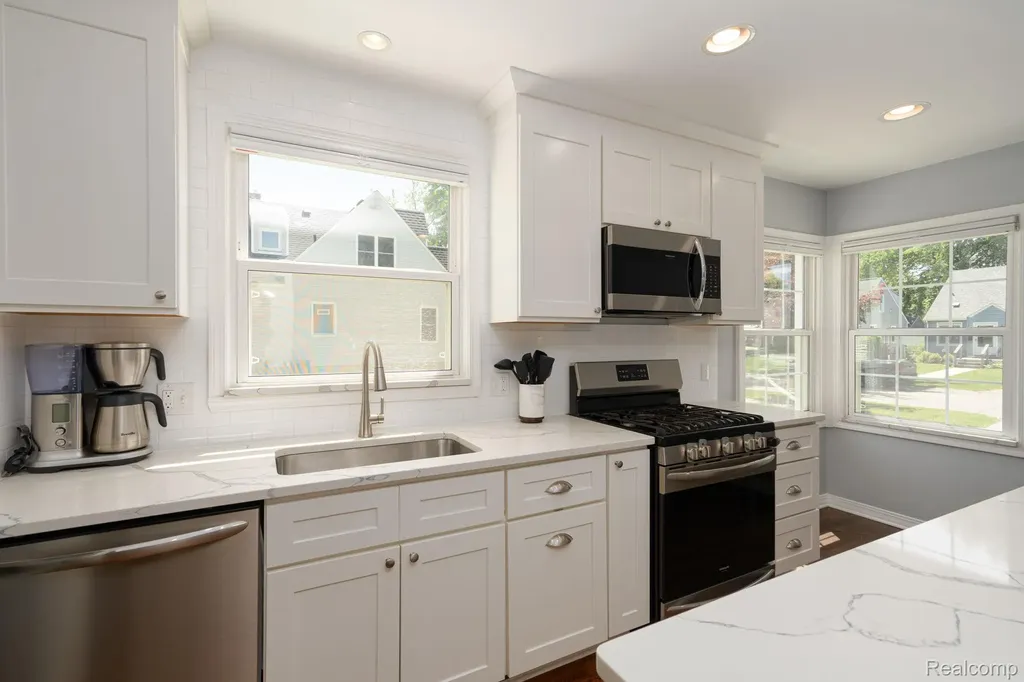 2036 Gardner Avenue Berkley City MI 48072