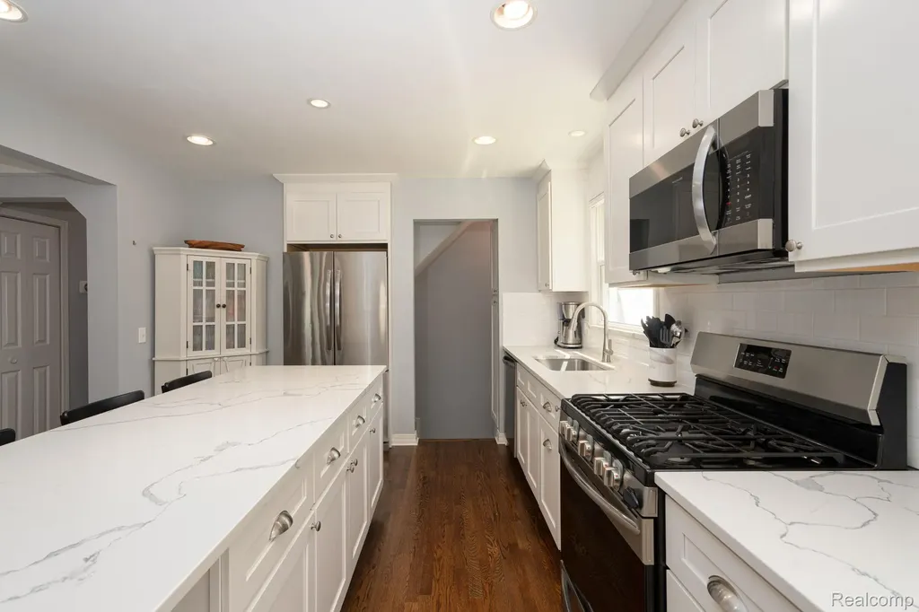 2036 Gardner Avenue Berkley City MI 48072