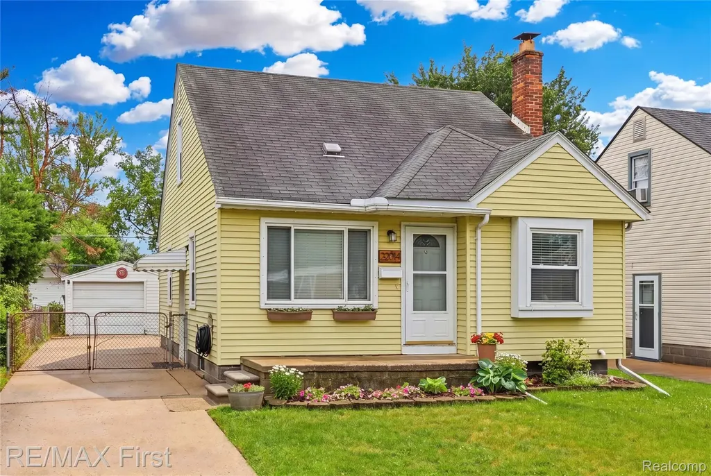 22014 California Street St. Clair Shores City MI 48080
