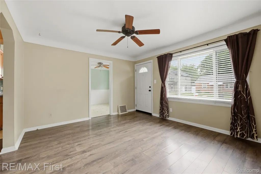 22014 California Street St. Clair Shores City MI 48080