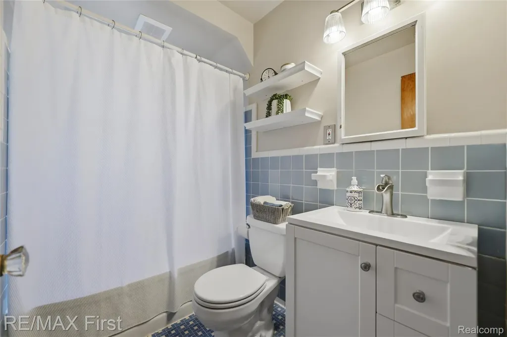 22014 California Street St. Clair Shores City MI 48080