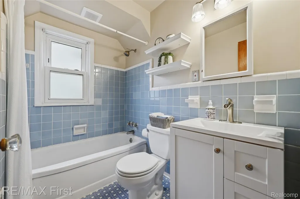 22014 California Street St. Clair Shores City MI 48080