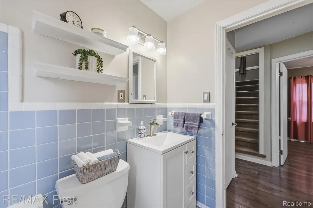 22014 California Street St. Clair Shores City MI 48080