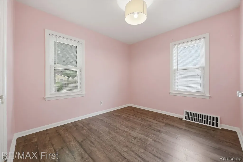 22014 California Street St. Clair Shores City MI 48080