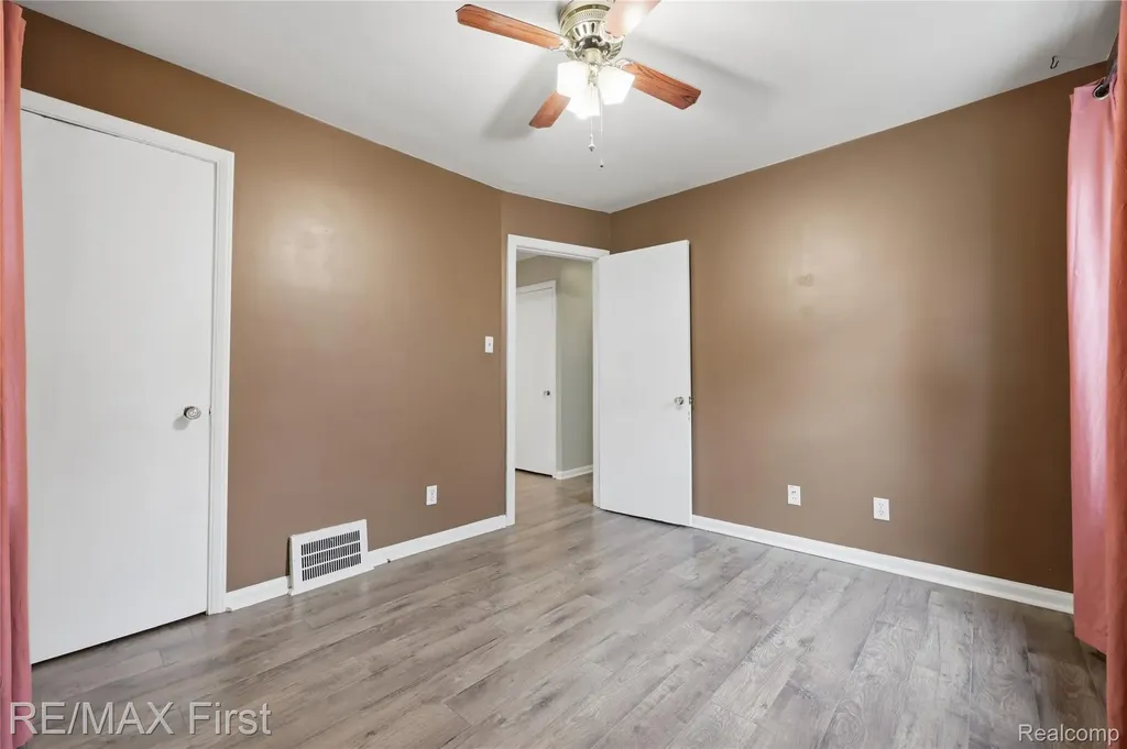 22014 California Street St. Clair Shores City MI 48080