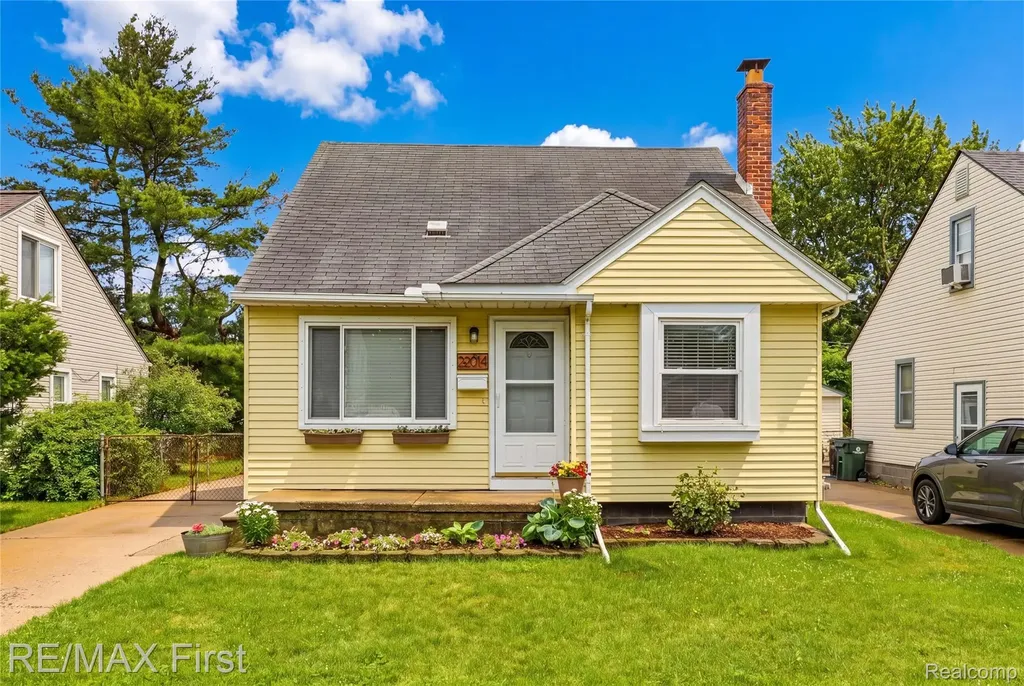 22014 California Street St. Clair Shores City MI 48080