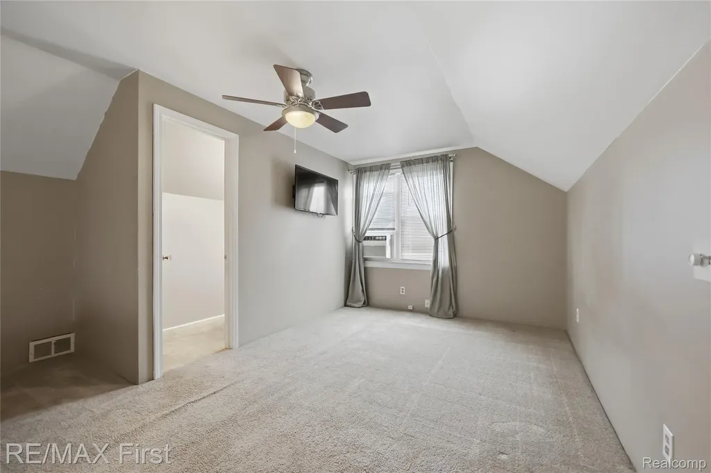 22014 California Street St. Clair Shores City MI 48080