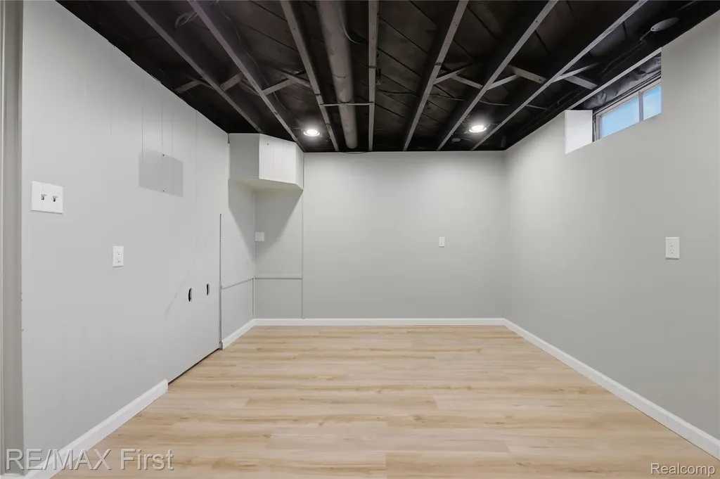 22014 California Street St. Clair Shores City MI 48080