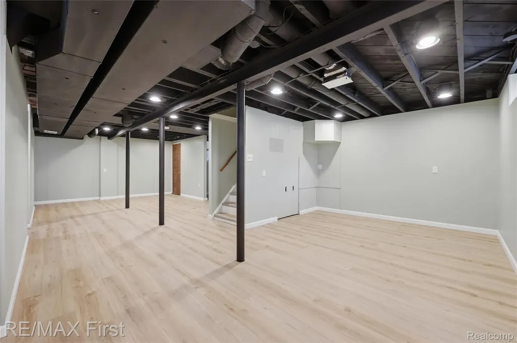 22014 California Street St. Clair Shores City MI 48080