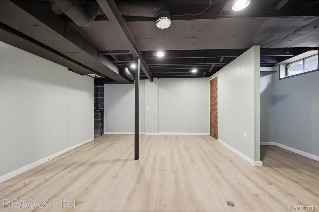 22014 California Street St. Clair Shores City MI 48080