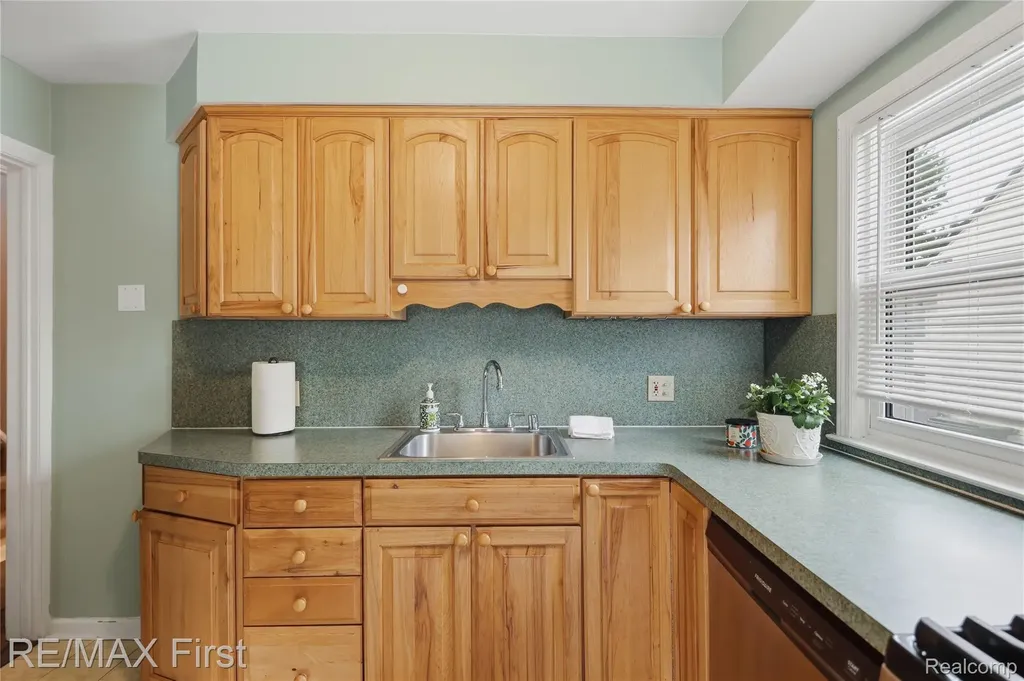 22014 California Street St. Clair Shores City MI 48080