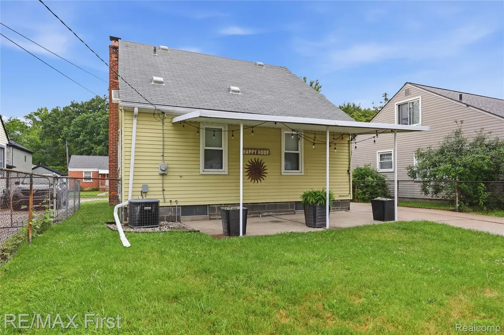 22014 California Street St. Clair Shores City MI 48080