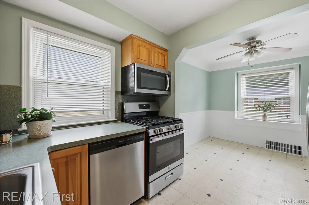 22014 California Street St. Clair Shores City MI 48080