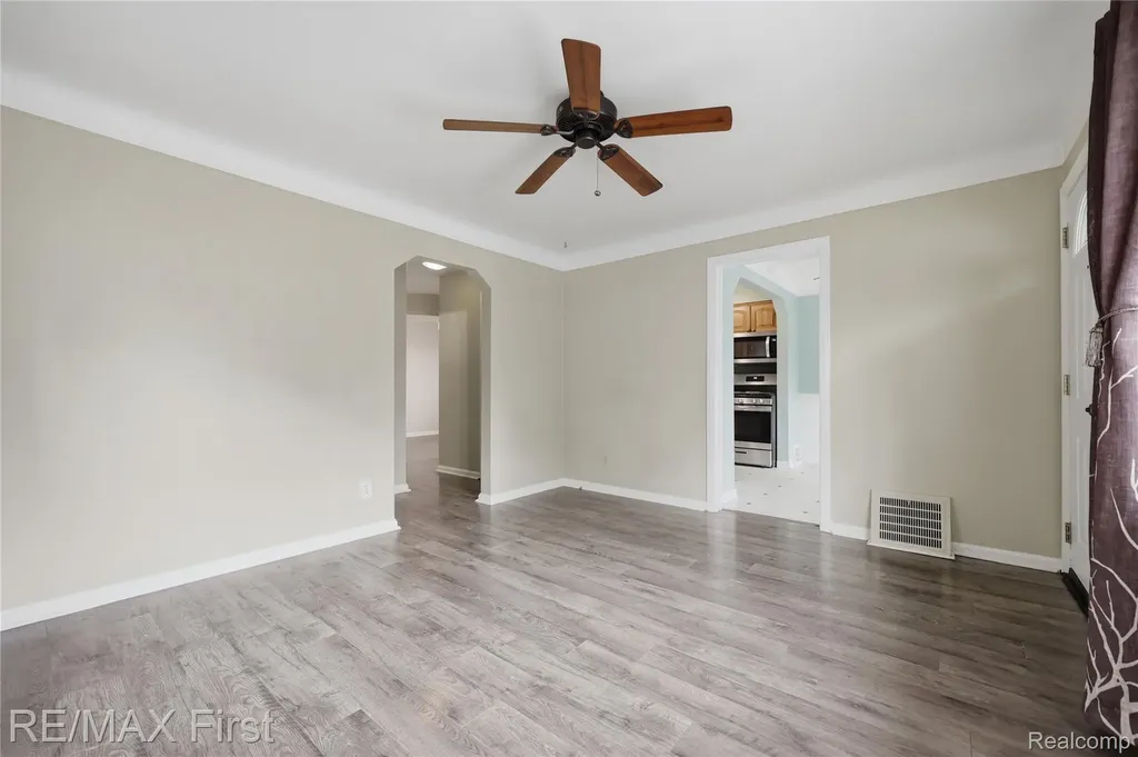 22014 California Street St. Clair Shores City MI 48080
