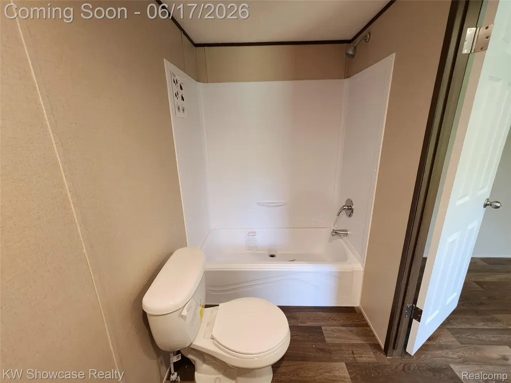 7240 Puttygut Road China Township MI 48054