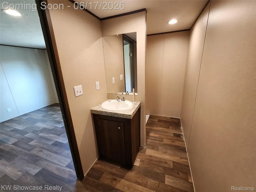 7240 Puttygut Road China Township MI 48054