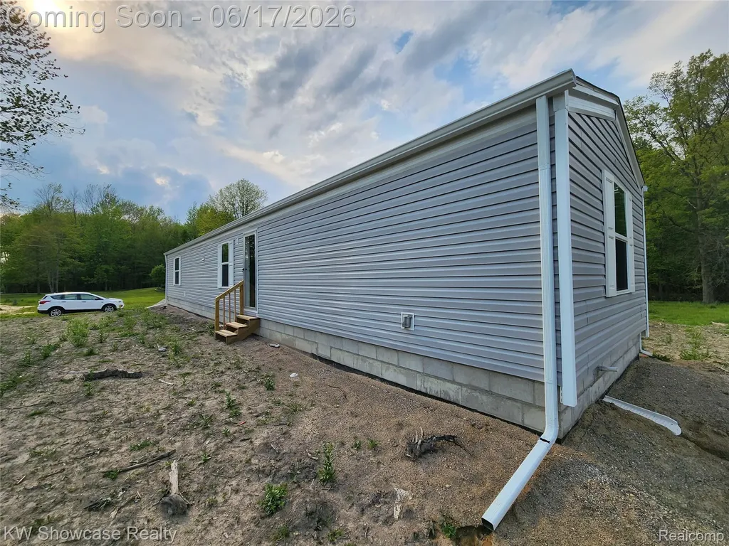 7240 Puttygut Road China Township MI 48054