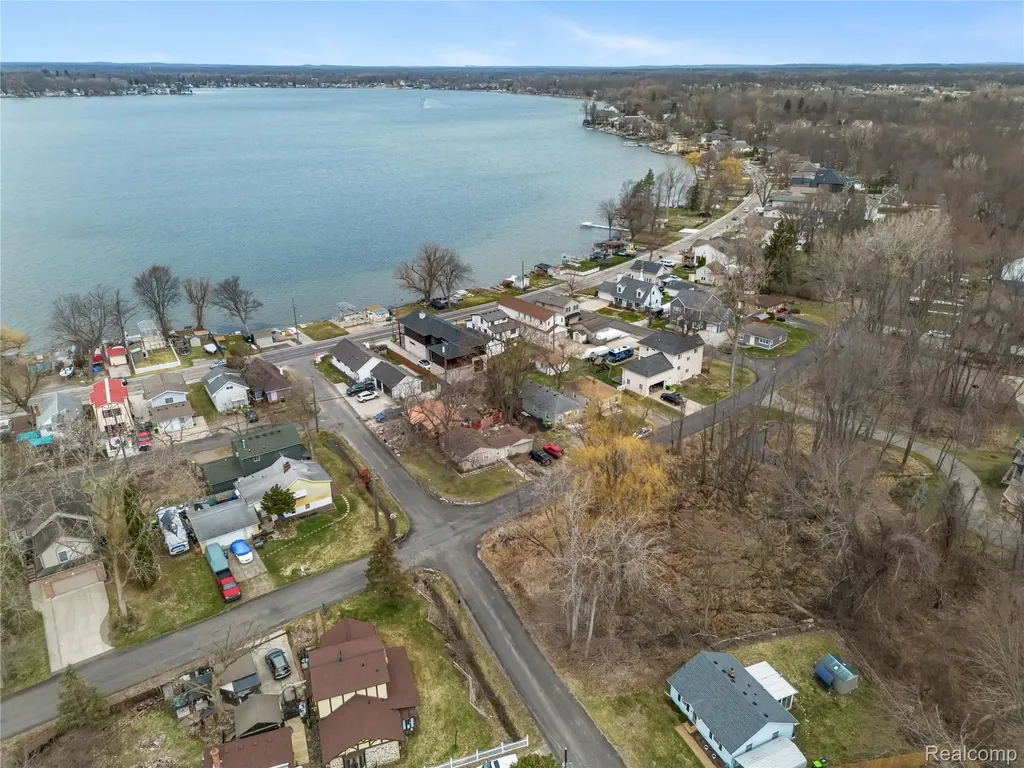 0000 Paramount Novi City MI 48375