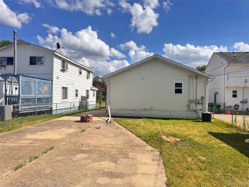 28802 Birchlawn Street Garden City City MI 48135