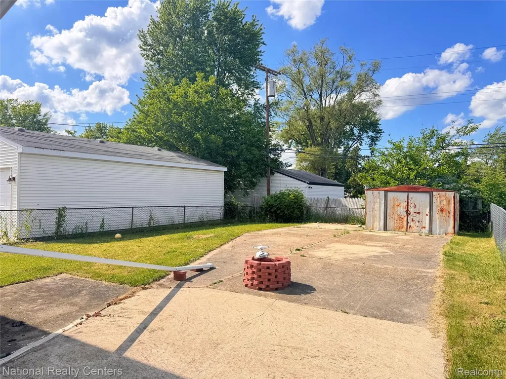28802 Birchlawn Street Garden City City MI 48135